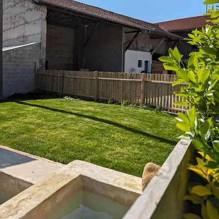 Logement - Studio Independant A Pérouges Exterior foto