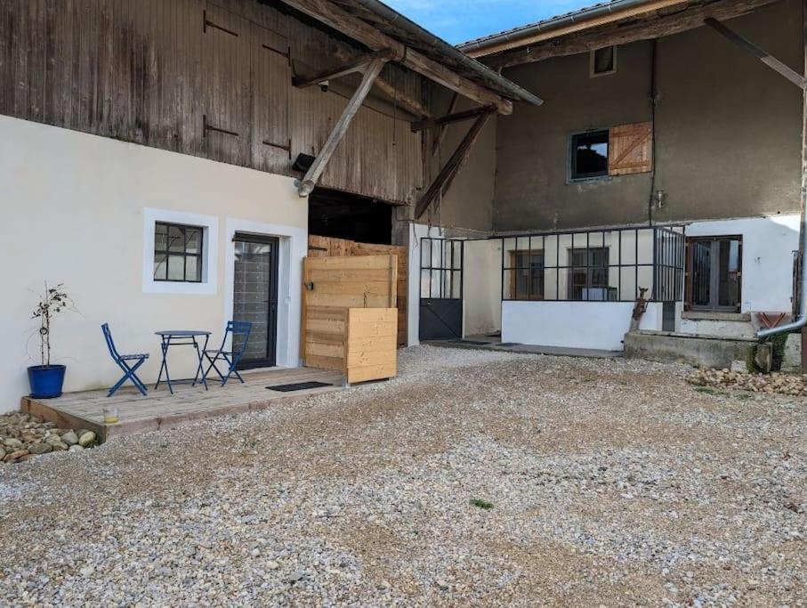 Logement - Studio Independant A Pérouges Exterior foto